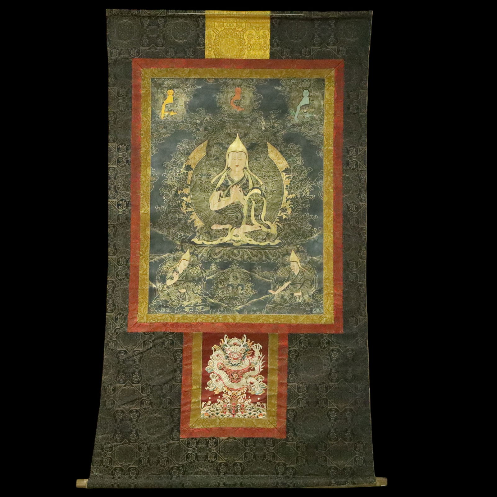 An Exquisite Brocade Painted Color Buddha Statue Tangka: An Exquisite Brocade Painted Color Buddha Statue Tangka Ming Dynasty, China Size:96cmx161cm (The Dimensions Of All Batches Are Manually Measured.If You Need More Detailed Information, Please