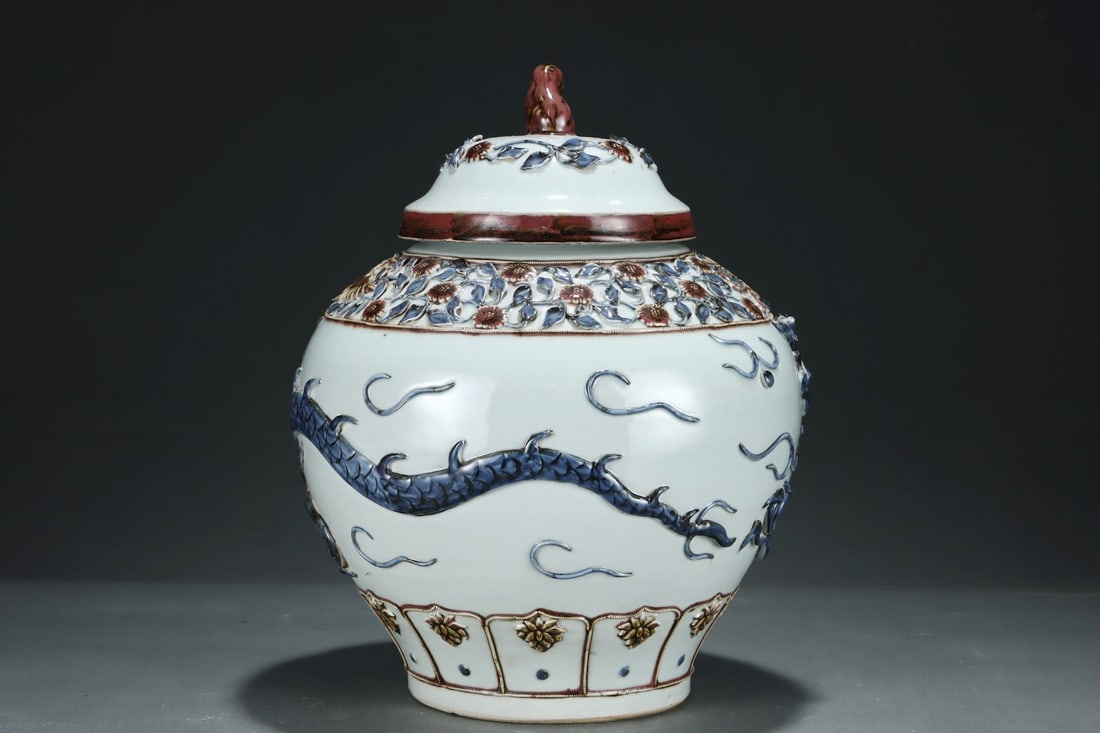 An Exquisite Blue and White Underglaze-Red Lotus Pattern Dragon Pattern Jar - 2