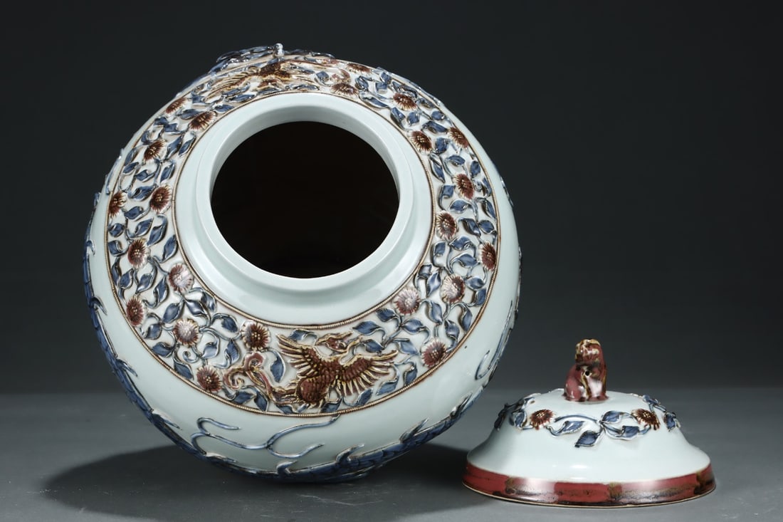 An Exquisite Blue and White Underglaze-Red Lotus Pattern Dragon Pattern Jar - 4