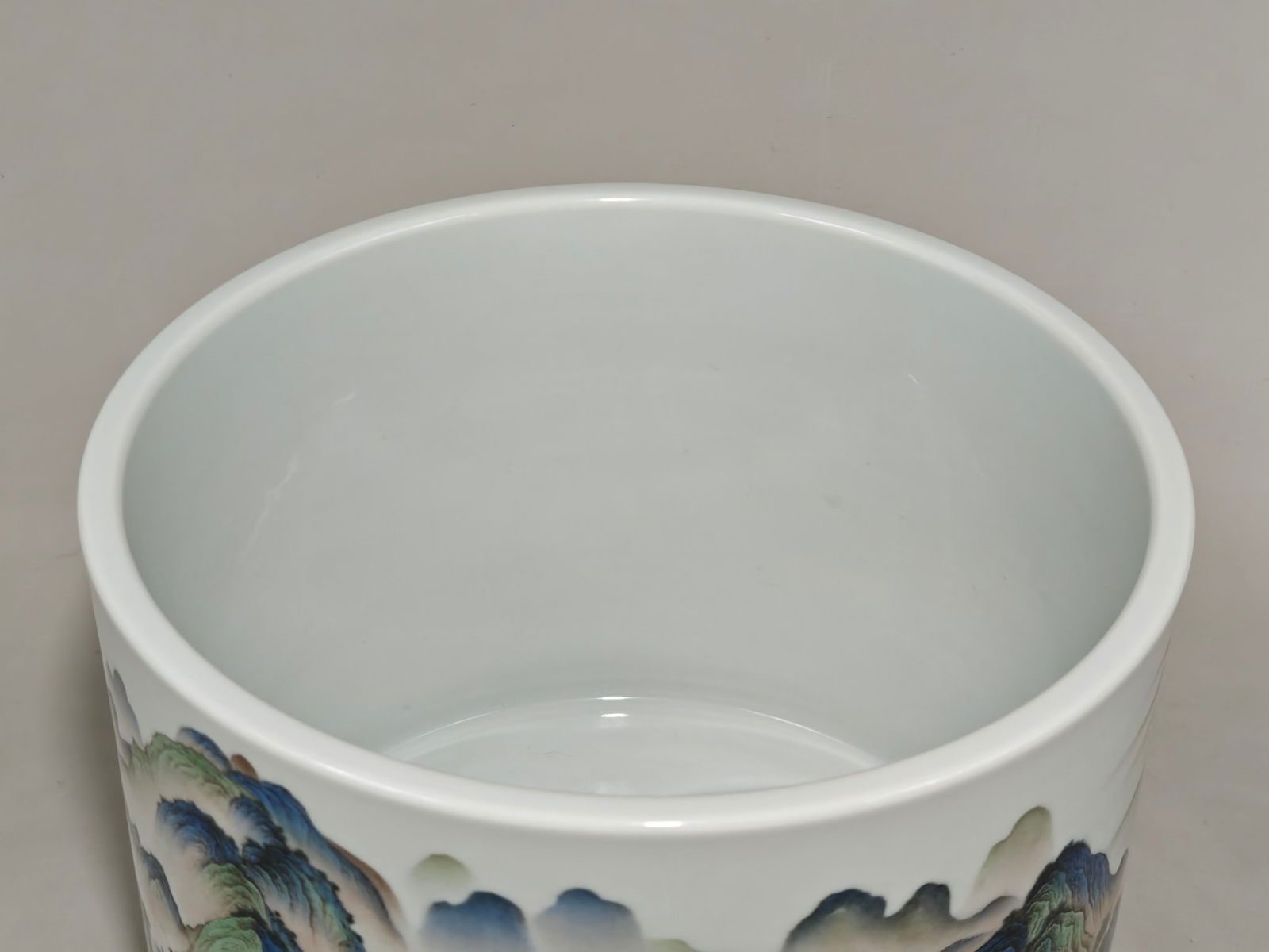 An Exquisite Enamel Landscape Pattern Brush Pot - 7