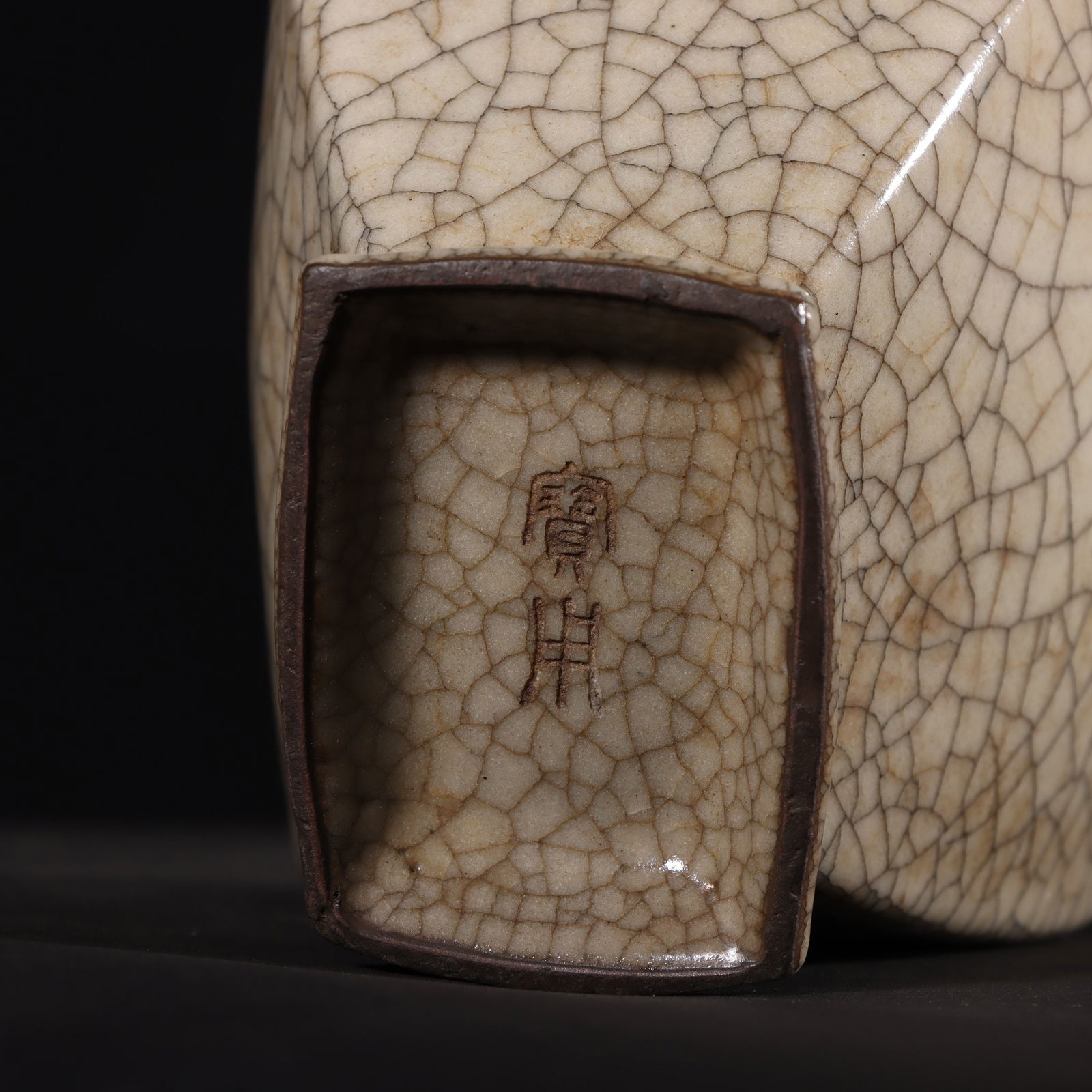An Exquisite Ge yao Double-Ears Vase - 9
