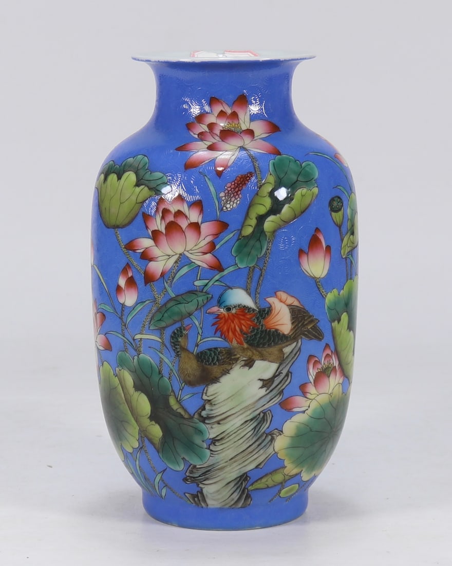 An Exquisite Famille-Rose Flower and Bird Pattern Vase: An Exquisite Famille-Rose Flower and Bird Pattern Vase Qing Dynasty, China Qianlong Six-character Mark Size:20.8cmx8.2cm (The Dimensions Of All Batches Are Manually Measured.If You Need More
