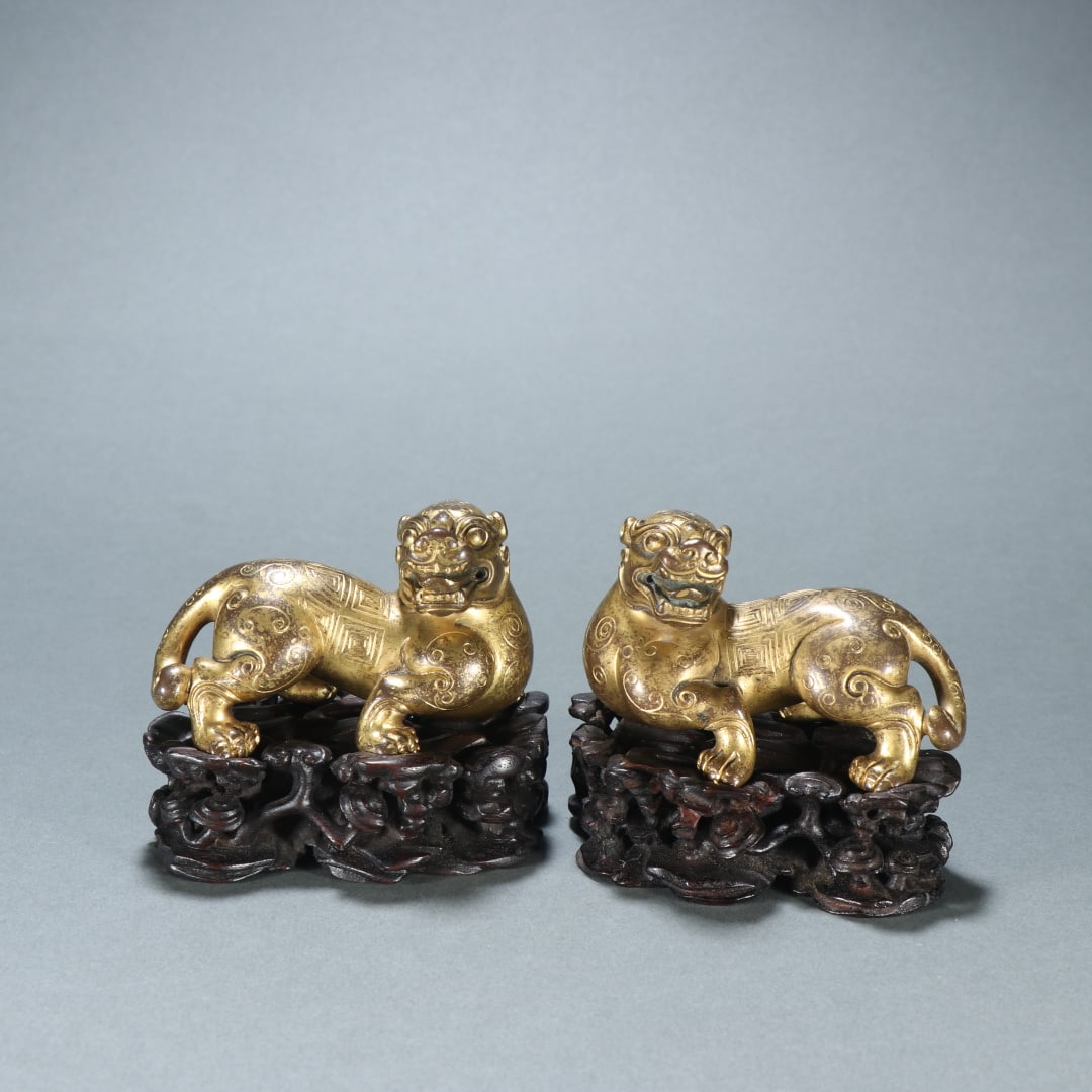 A Pair of Exquisite Bronze Gilt Auspicious Beast Ornament (1 of 9)