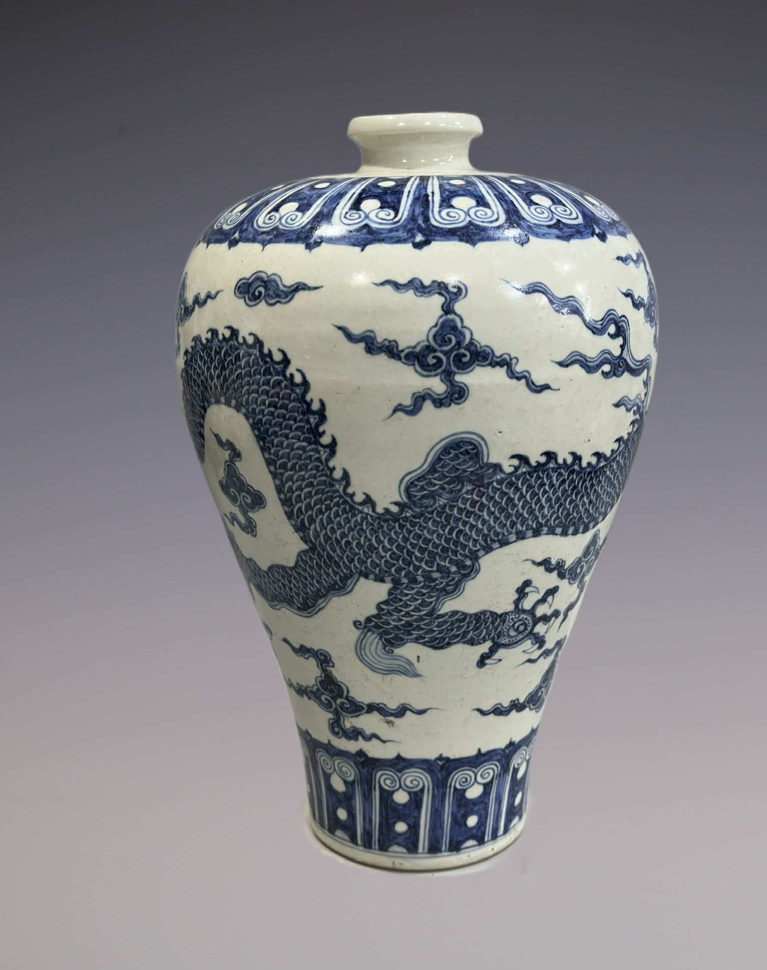 An Exquisite Blue and White Dragon Pattern Vase - 3