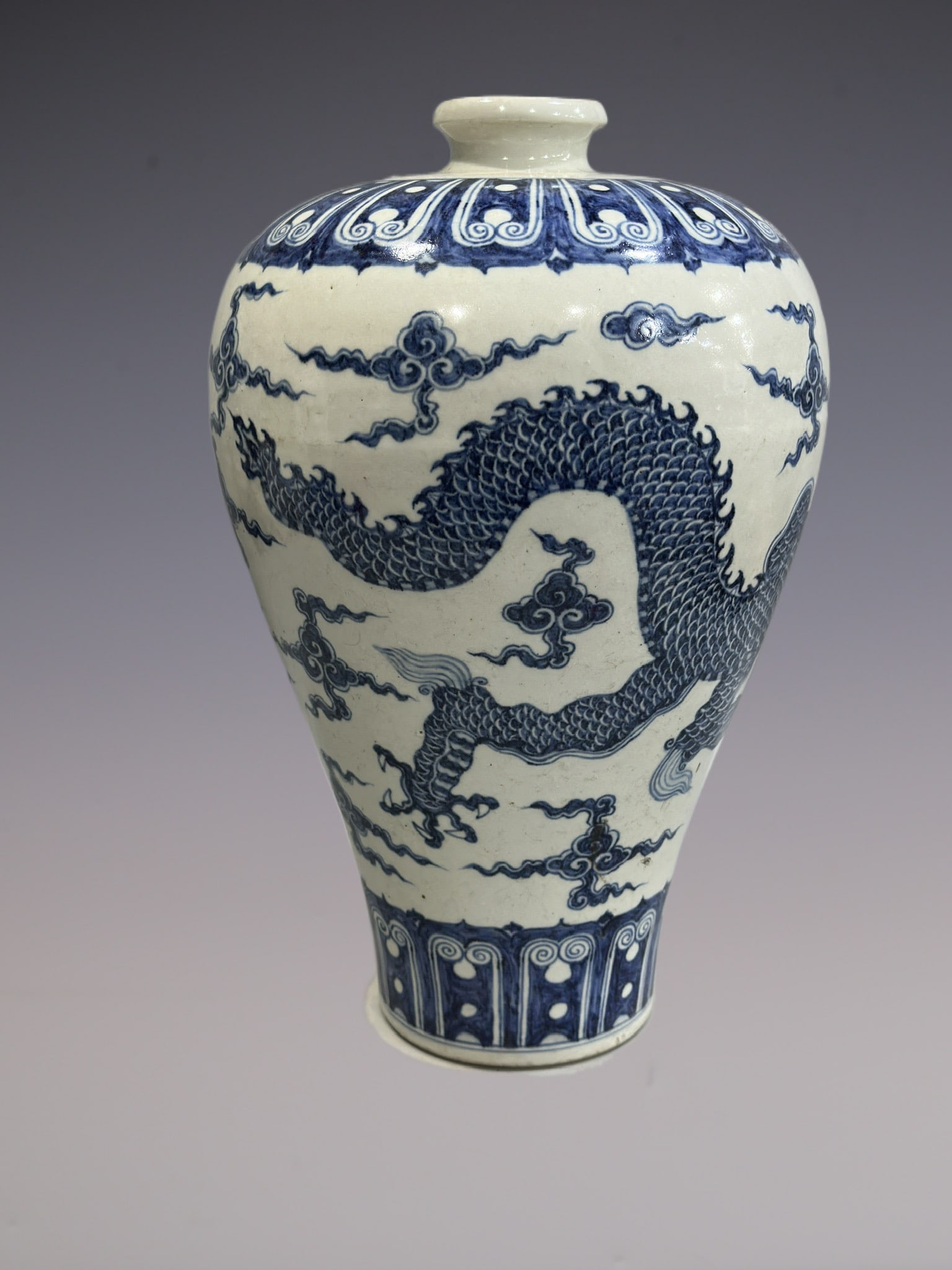 An Exquisite Blue and White Dragon Pattern Vase - 5