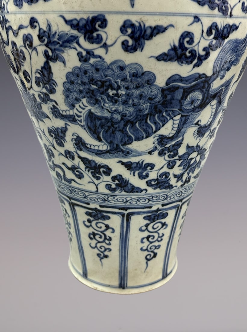 An Exquisite Blue and White Lotus Pattern Lion Pattern Vase - 2