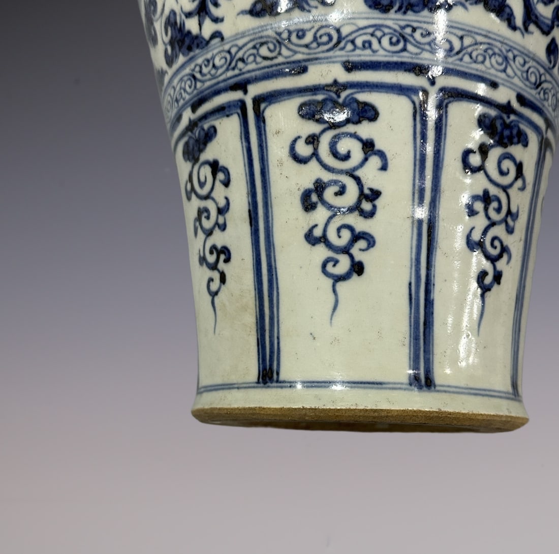 An Exquisite Blue and White Lotus Pattern Lion Pattern Vase - 8