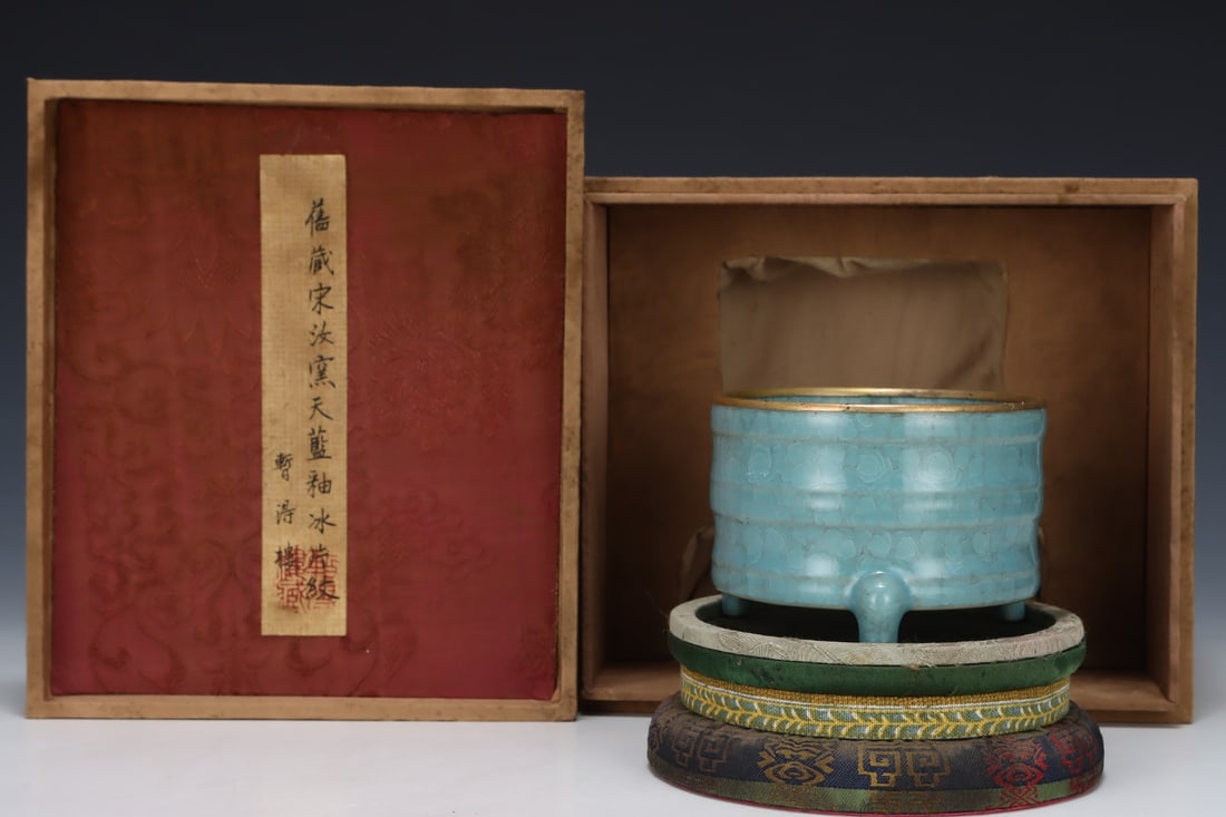 An Exquisite Ru yao Tripod Censer: An Exquisite Ru yao Tripod Censer Song Dynasty, China Size:7.7cmx10.7cm (The Dimensions Of All Batches Are Manually Measured.If You Need More Detailed Information, Please Contact Our Customer