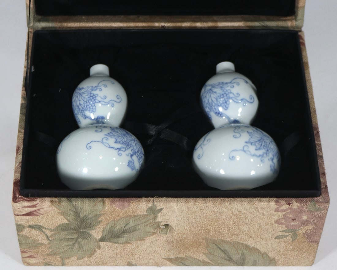 A Pair of Exquisite Blue and White Squirrel and Grapes Pattern Gourd-Shaped Vase: A Pair of Exquisite Blue and White Squirrel and Grapes Pattern Gourd-Shaped Vase Qing Dynasty, China Yongzheng Six-character Mark Size:12.5cmx7.5cm (The Dimensions Of All Batches Are Manually