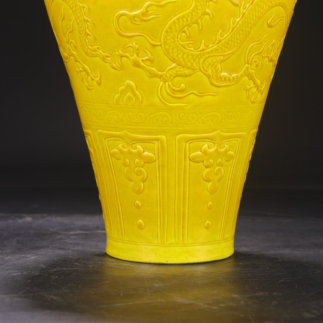 An Exquisite Yellow Glazed Dragon Pattern Vase - 4