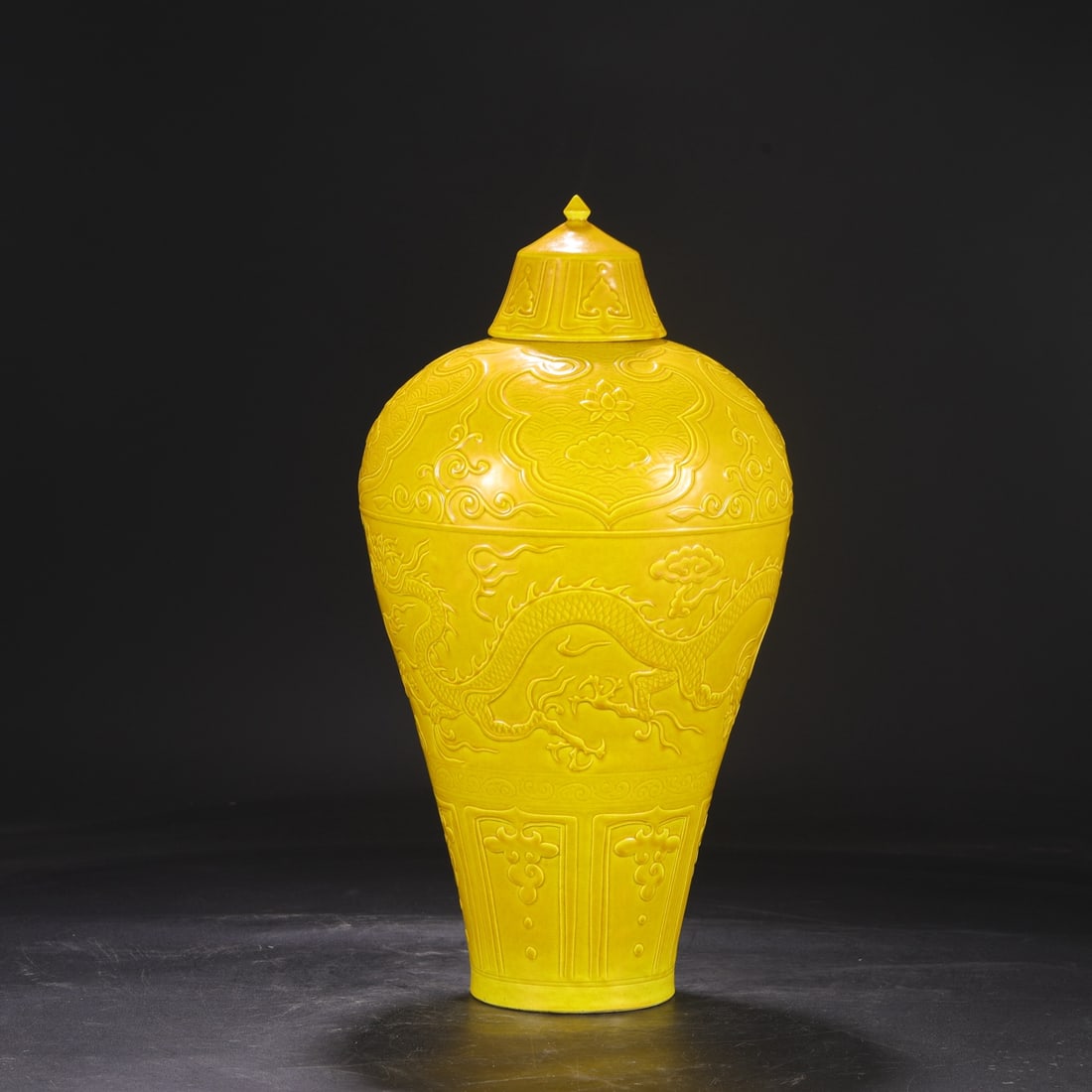 An Exquisite Yellow Glazed Dragon Pattern Vase - 6