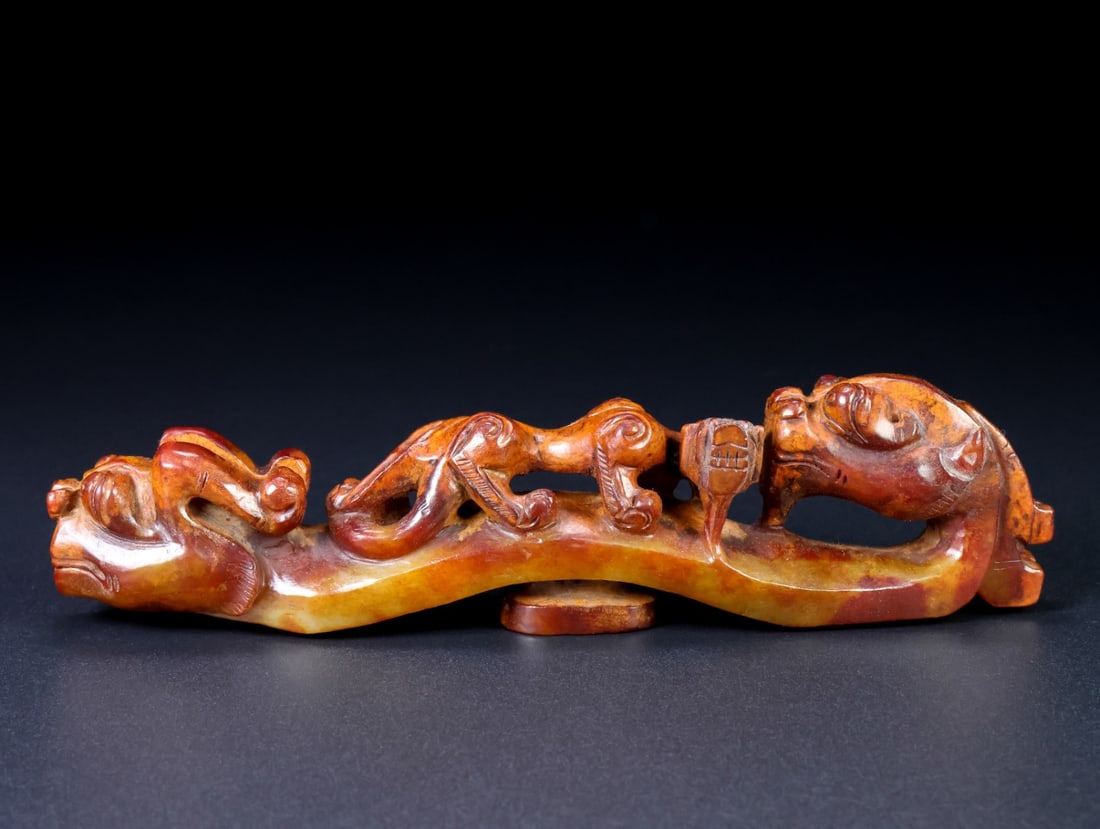 An Exquisite White Jade Dragon Pattern Ornament: An Exquisite White Jade Dragon Pattern Ornament Han Dynasty, China Size:16.5cmx4cmx2.7cm Weight:205g (The Dimensions Of All Batches Are Manually Measured.If You Need More Detailed Information,