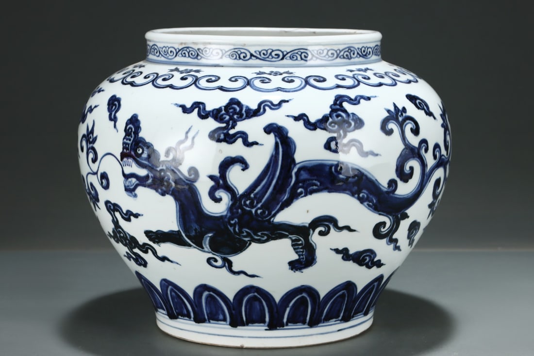 An Exquisite Blue and White Dragon Pattern Jar - 3