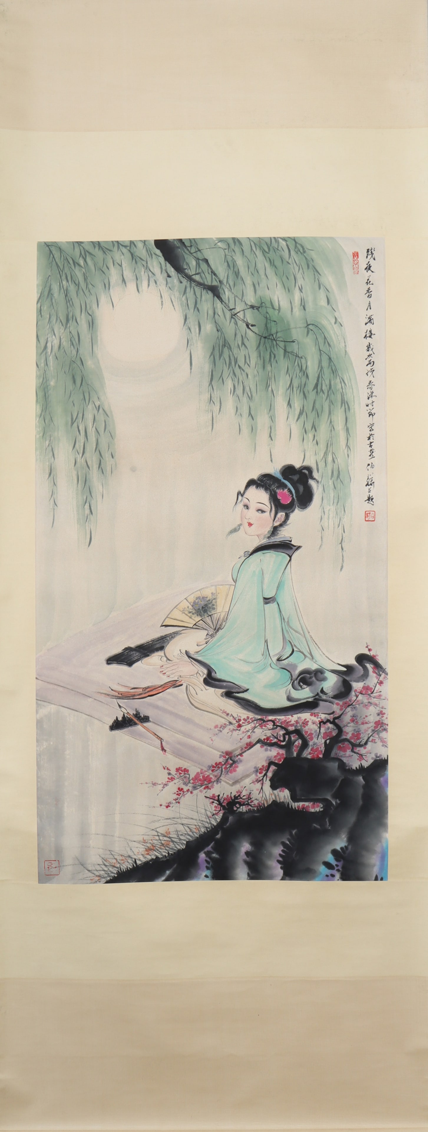 A Chinese Vertical Scroll Ink Painting of Figure on Paper: A Chinese Vertical Scroll Ink Painting of Figure on Paper Bai bohua Size:95cmx52cm (The Dimensions Of All Batches Are Manually Measured.If You Need More Detailed Information, Please Contact Our
