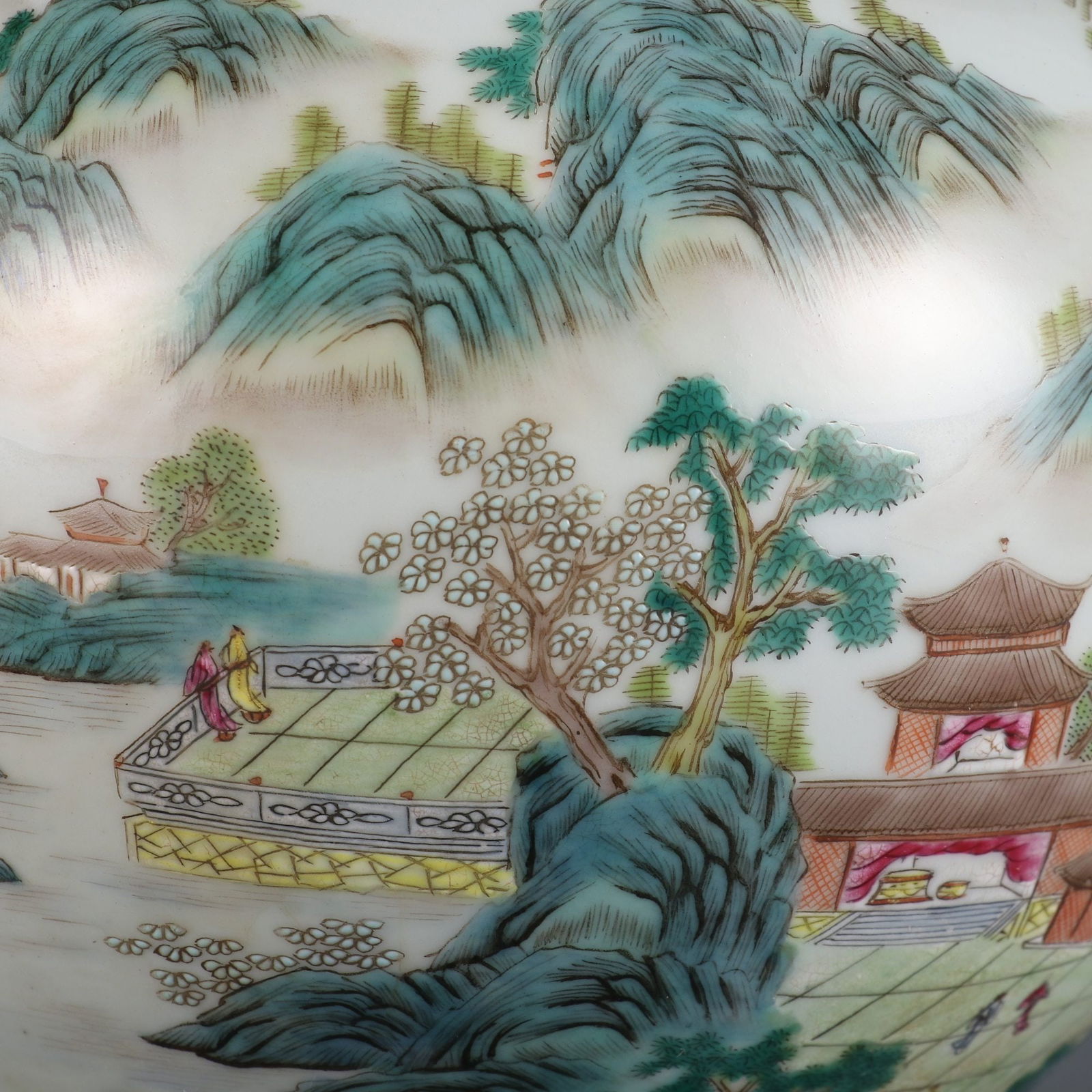 An Exquisite Famille-Rose Landscape Pattern Lotus Pattern Vase - 6