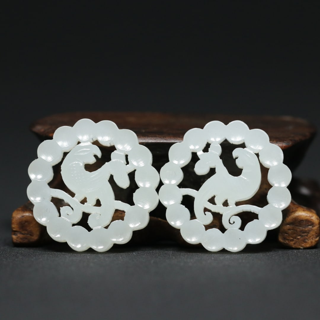 A Pair of Exquisite White Jade Flower and Bird Pattern Pendant: A Pair of Exquisite White Jade Flower and Bird Pattern Pendant Qing Dynasty, China Size:2.4cmx0.5cm Weight:8.4g (The Dimensions Of All Batches Are Manually Measured.If You Need More Detailed