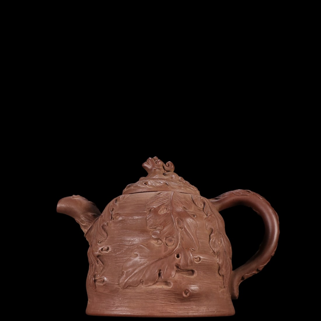 An Exquisite Purple Sands Banana Leaf Pattern Teapot: An Exquisite Purple Sands Banana Leaf Pattern Teapot Qing Dynasty, China Size:13.4cmx19cm (The Dimensions Of All Batches Are Manually Measured.If You Need More Detailed Information, Please Contact