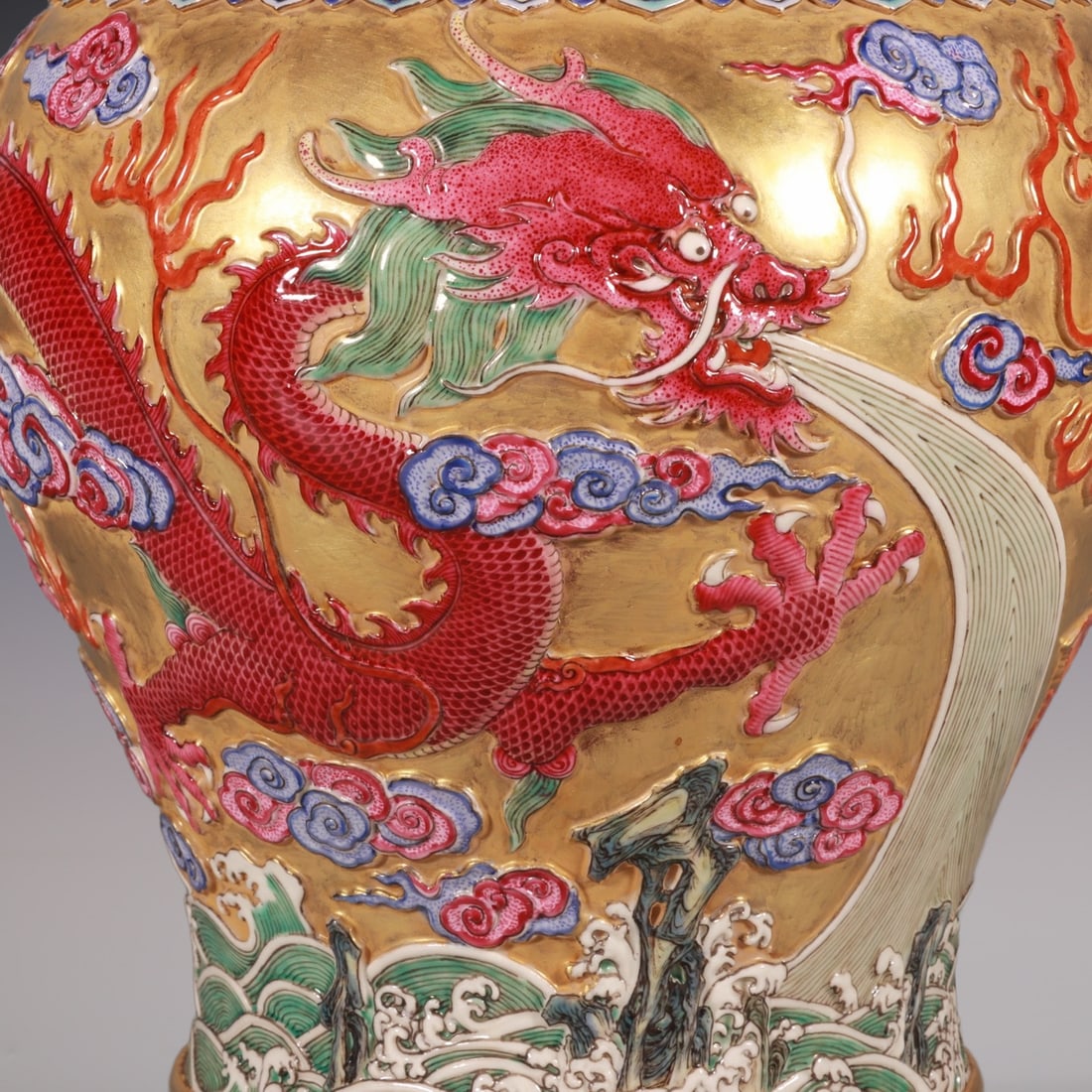 An Exquisite Enamel Dragon Pattern Seawater Pattern Jar - 3