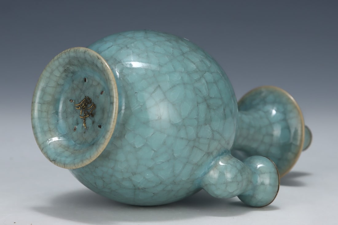 An Exquisite Ru yao Vase - 8