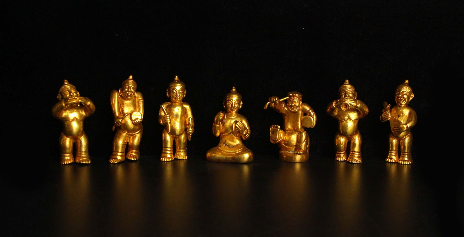 A Set of Fine Gilt Bronze Figure Ornament: A Set of Fine Gilt Bronze Figure Ornament Tang Dynasty, China Size:7cm Weight:1087g (The Dimensions Of All Batches Are Manually Measured.If You Need More Detailed Information, Please Contact Our