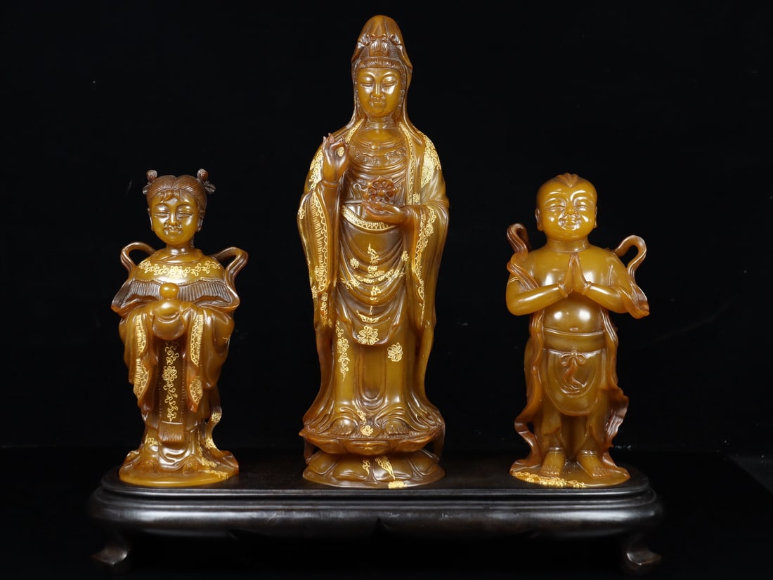 A Set of Fine Tianhuang Stone Statue of Avalokitesvara Ornament: A Set of Fine Tianhuang Stone Statue of Avalokitesvara Ornament Qing Dynasty, China Size:32cmx10cmx7cm Size:23cmx7cmx7cmx2 Weight:3.01kg (The Dimensions Of All Batches Are Manually Measured.If You