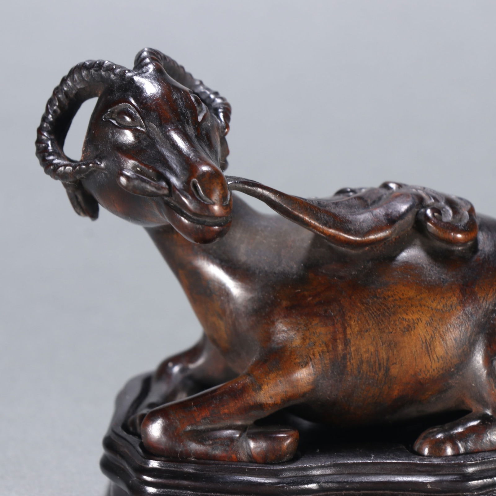 An Exquisite Eaglewood Sheep Ornament - 2