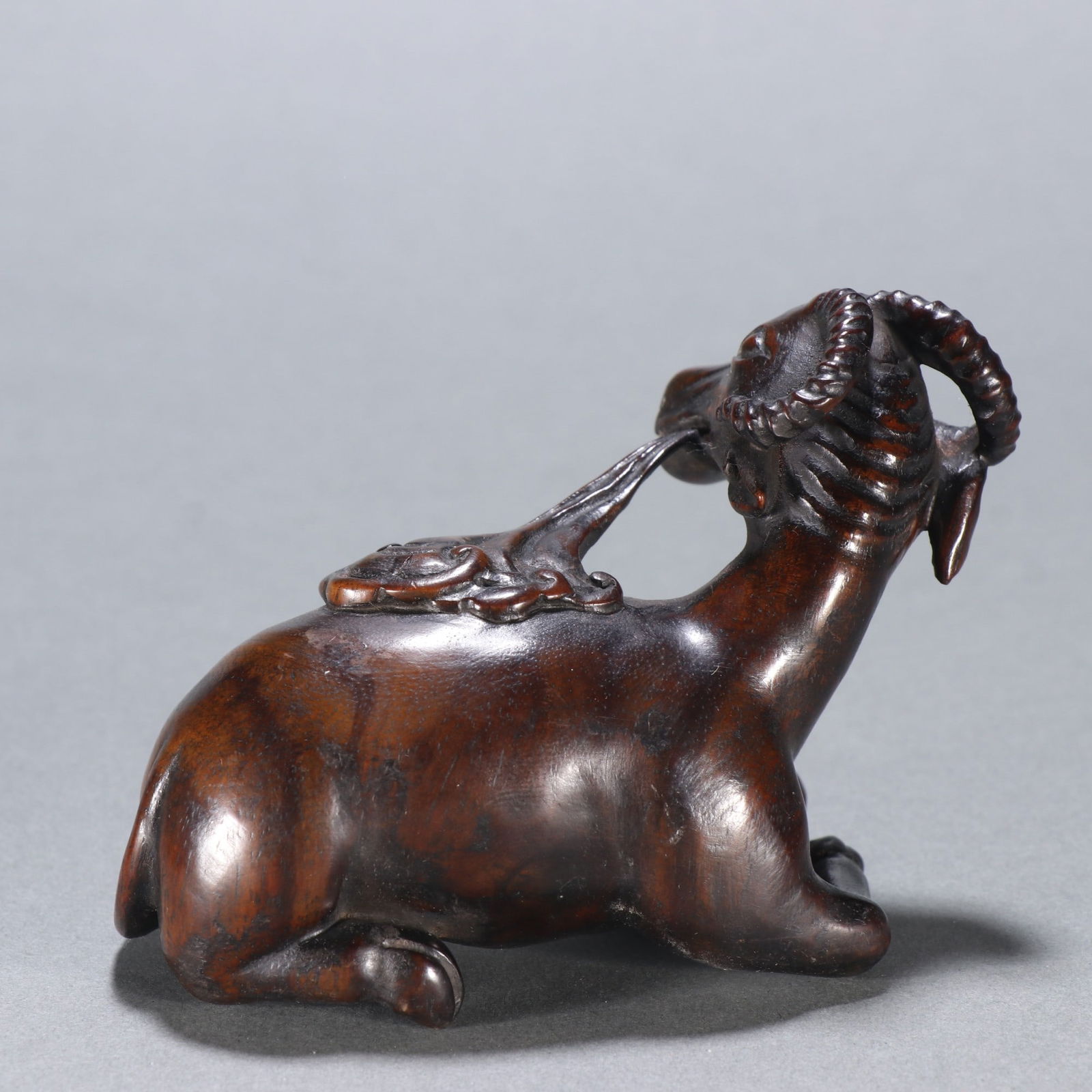 An Exquisite Eaglewood Sheep Ornament - 4