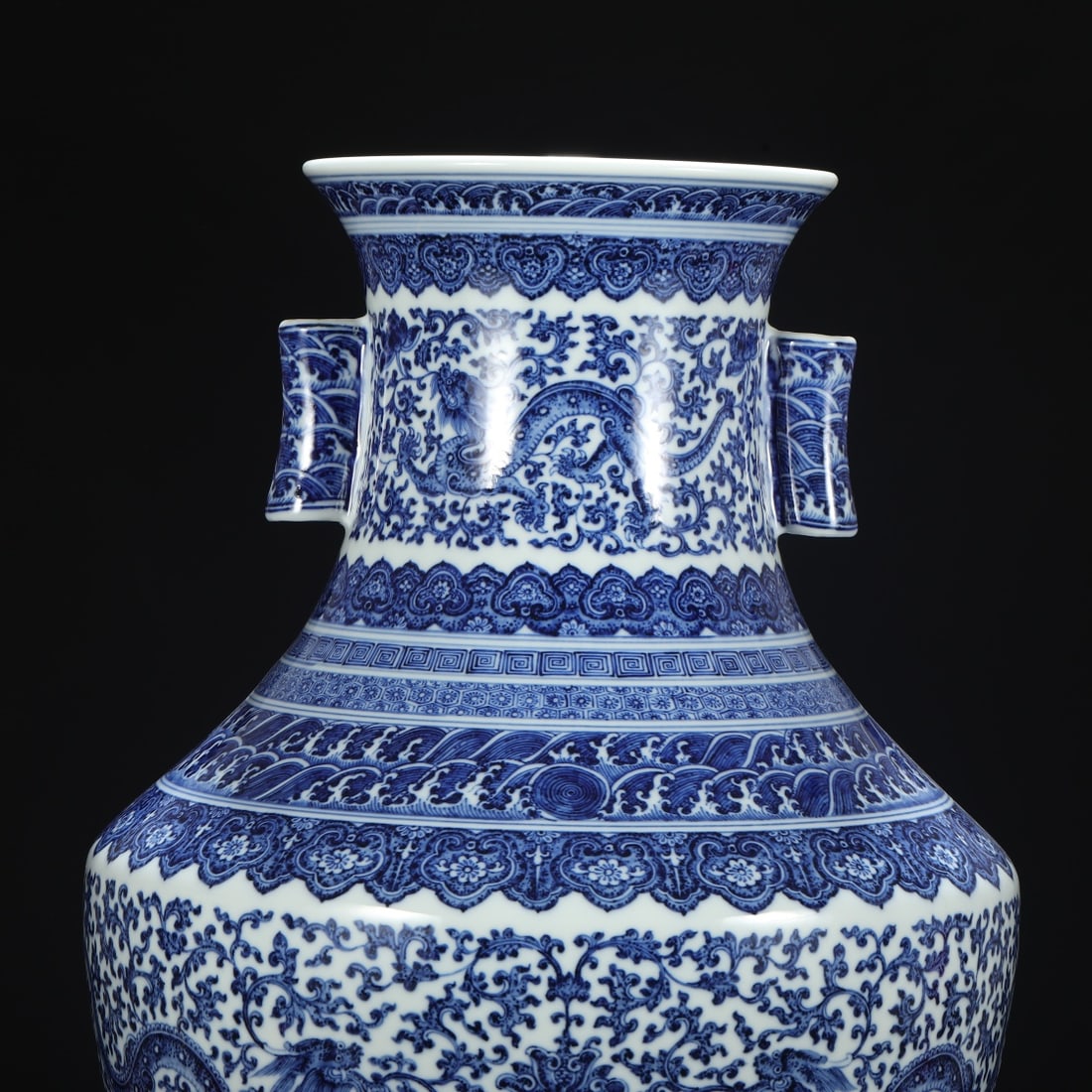 An Exquisite Blue and White Lotus Pattern Seawater Pattern Dragon Pattern Double-Ears Vase - 3