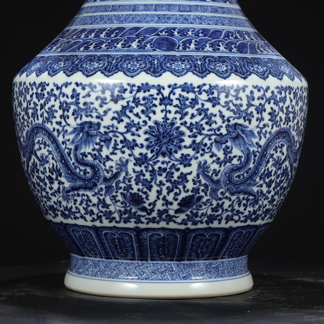 An Exquisite Blue and White Lotus Pattern Seawater Pattern Dragon Pattern Double-Ears Vase - 4