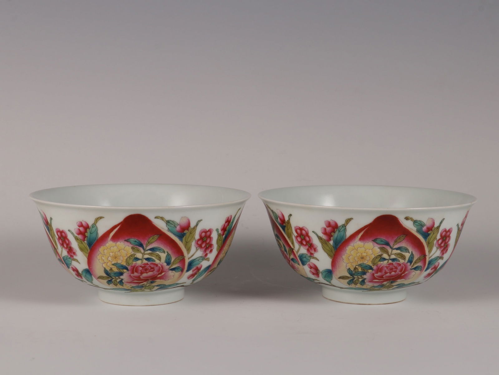 A Pair of Exquisite Enamel Flower and Fruit Pattern Bowl: A Pair of Exquisite Enamel Flower and Fruit Pattern Bowl Qing Dynasty, China Yongzheng Four-character Mark Size:7cmx15cm (The Dimensions Of All Batches Are Manually Measured.If You Need More