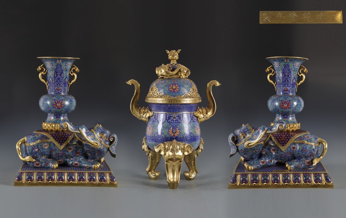 A Pair of Exquisite Cloisonne Lotus Pattern Elephant-Shaped Censer: A Pair of Exquisite Cloisonne Lotus Pattern Elephant-Shaped Censer Qing Dynasty, China Qianlong Six-character Mark Size:95cmx64cm Weight:44kg Size:70cmx47cmx87cm Weight:59kg (The Dimensions Of All