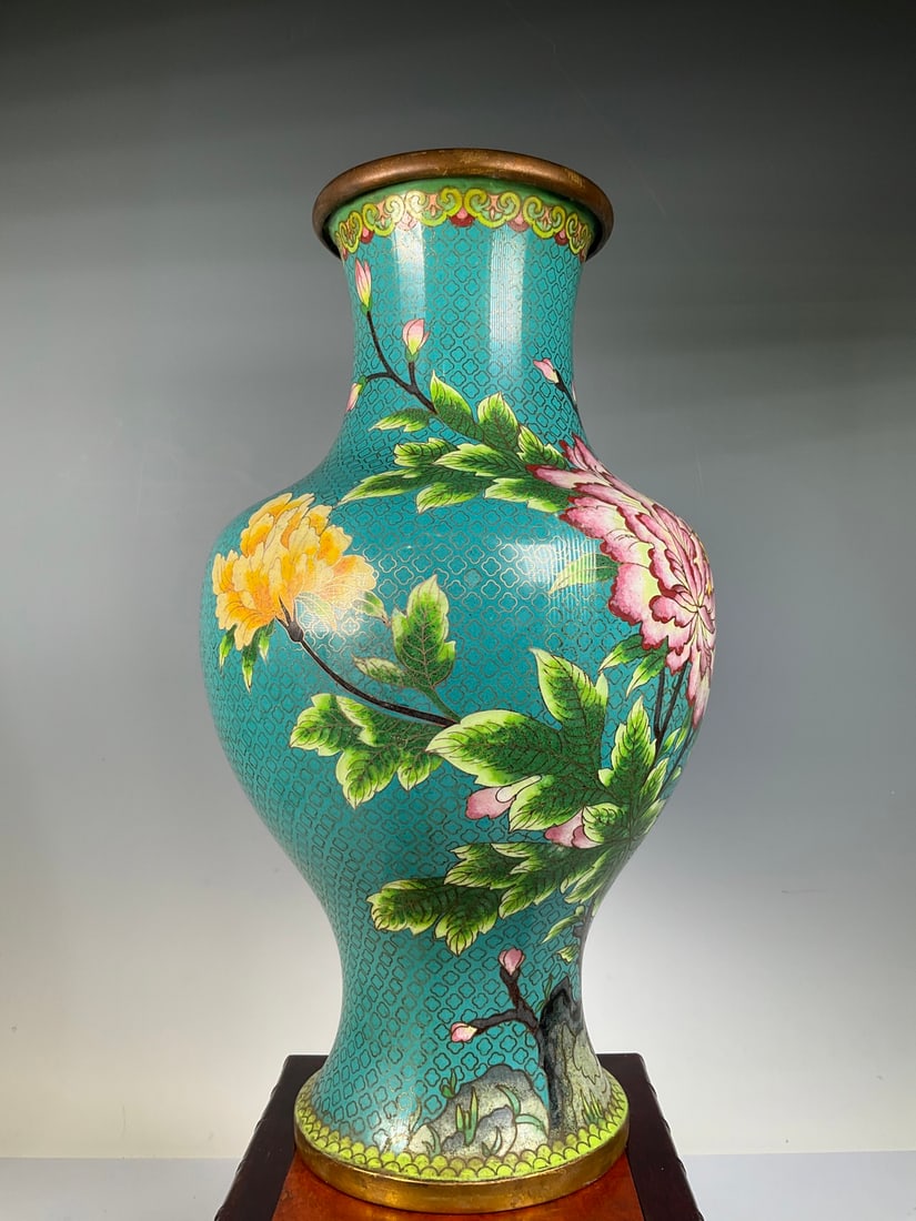 An Exquisite Cloisonne Flower and Bird Pattern Vase - 2
