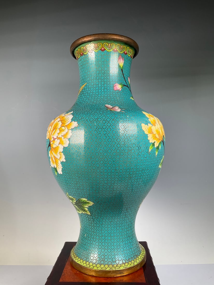 An Exquisite Cloisonne Flower and Bird Pattern Vase - 3
