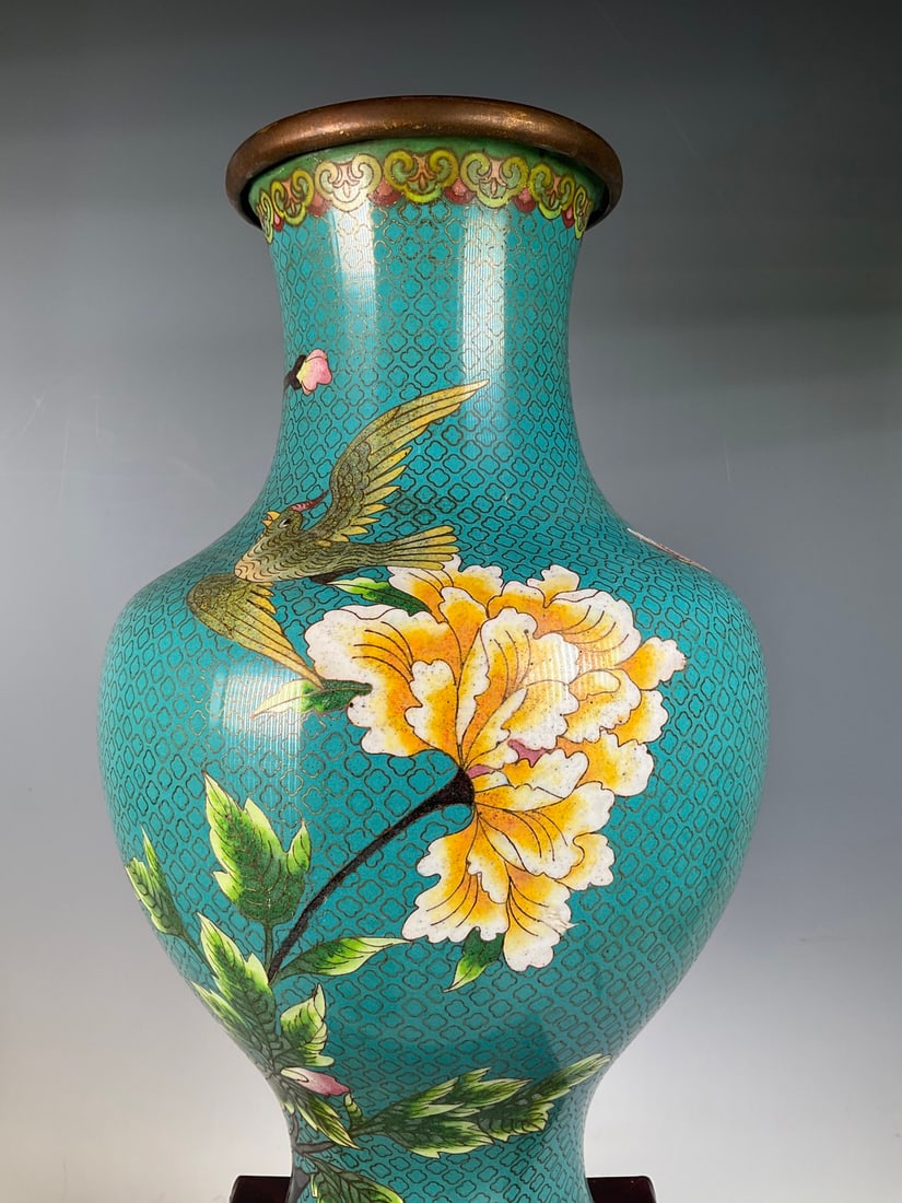 An Exquisite Cloisonne Flower and Bird Pattern Vase - 4