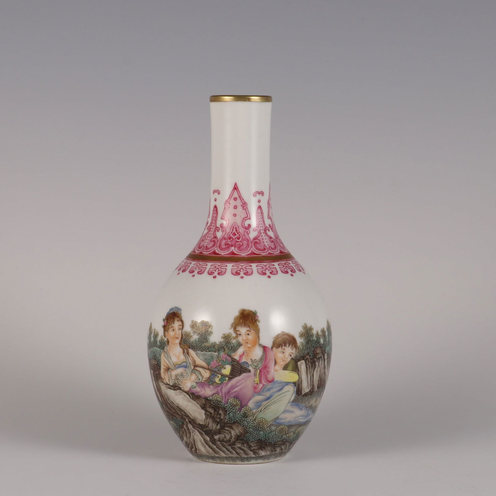 An Exquisite Enamel Character and Story Pattern Vase: An Exquisite Enamel Character and Story Pattern Vase Qing Dynasty, China Qianlong Four-character Mark Size:20cmx9.5cm (The Dimensions Of All Batches Are Manually Measured.If You Need More Detailed
