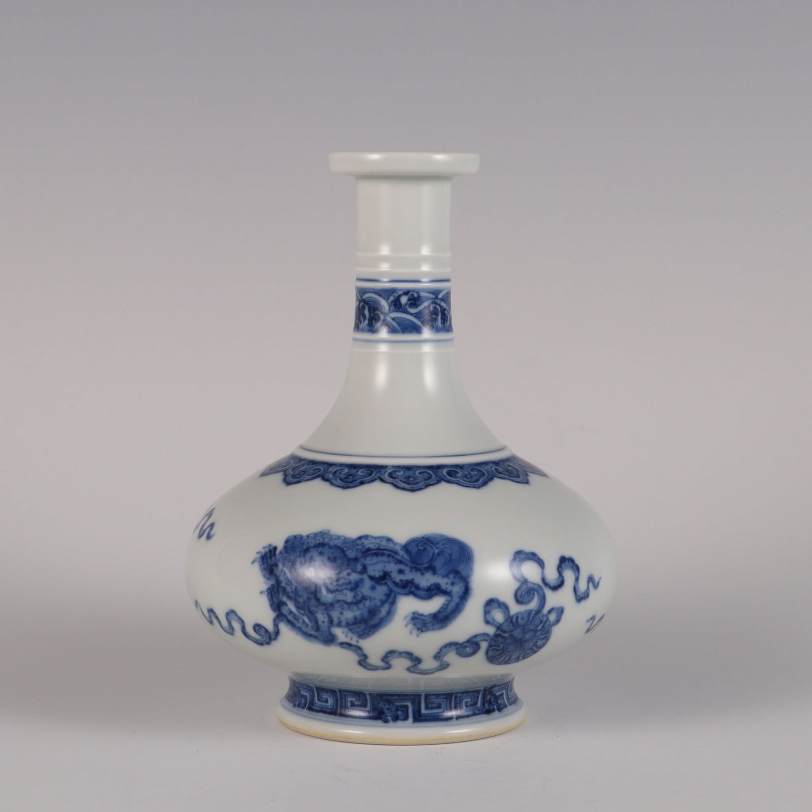 An Exquisite Blue and White Lion Pattern Vase - 2