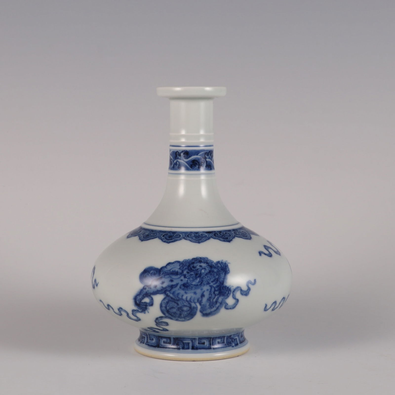 An Exquisite Blue and White Lion Pattern Vase - 3