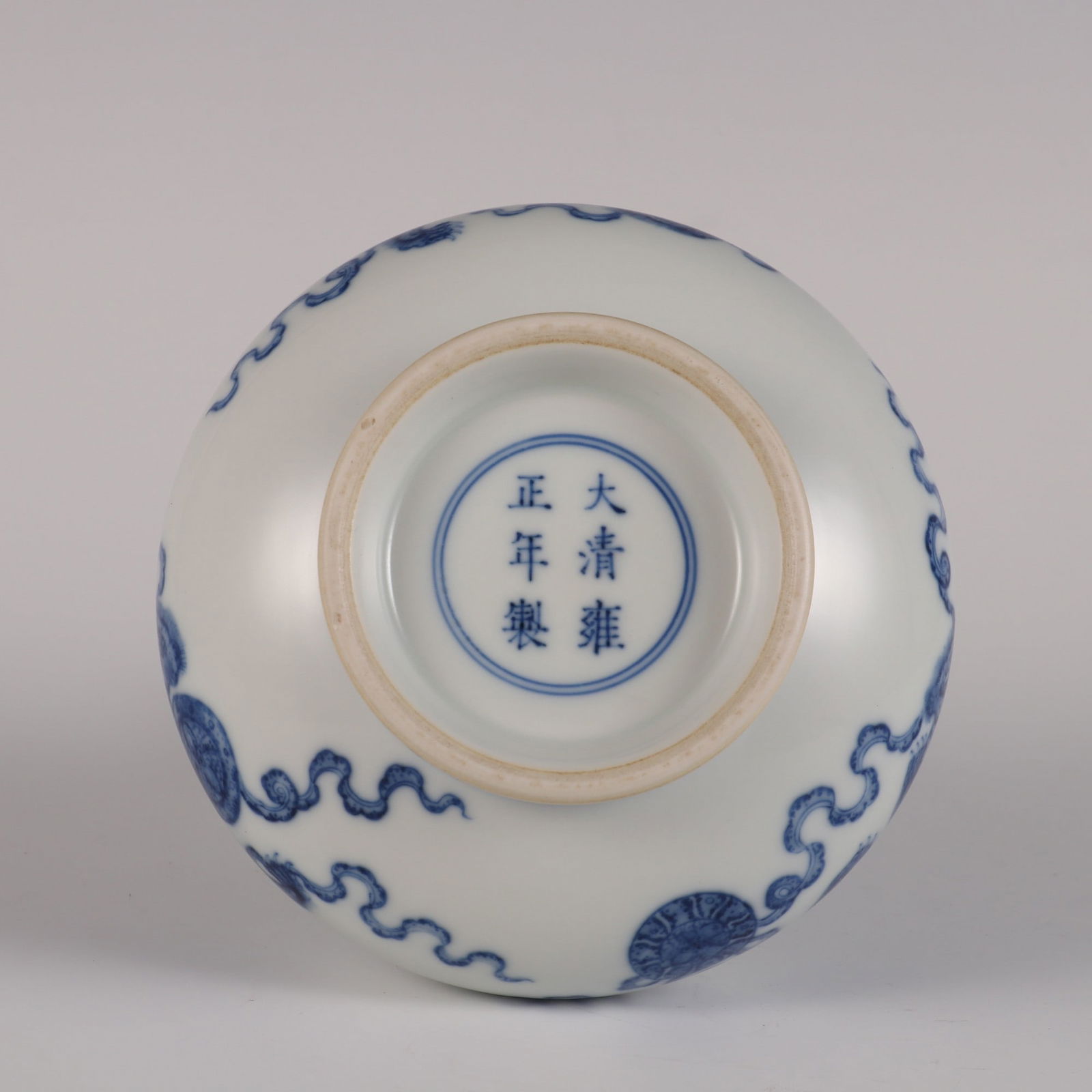 An Exquisite Blue and White Lion Pattern Vase - 9