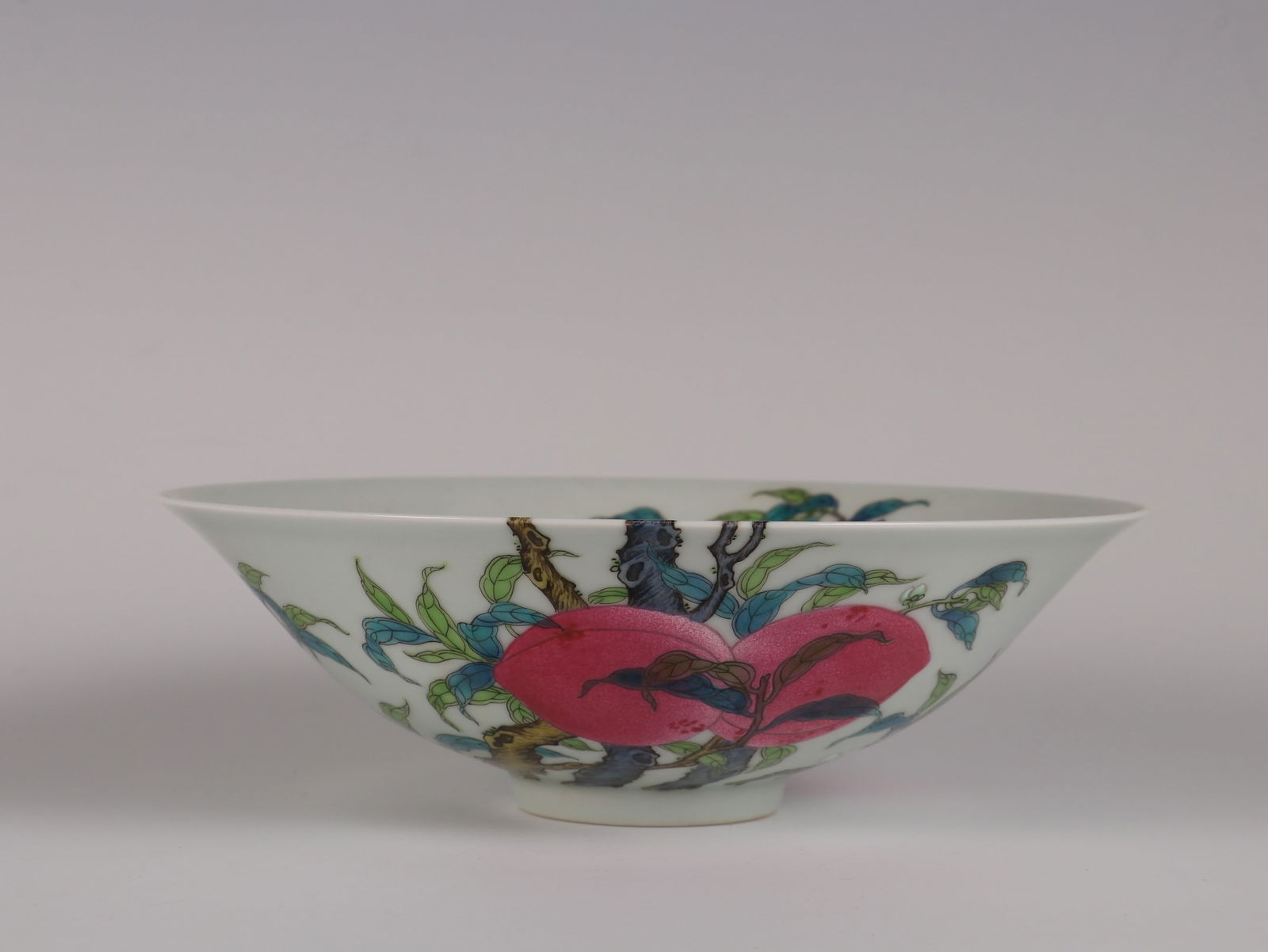 An Exquisite Famille-Rose Bats and Peach Pattern Bowl: An Exquisite Famille-Rose Bats and Peach Pattern Bowl Qing Dynasty, China Yongzheng Six-character Mark Size:6cmx18.5cm (The Dimensions Of All Batches Are Manually Measured.If You Need More Detailed