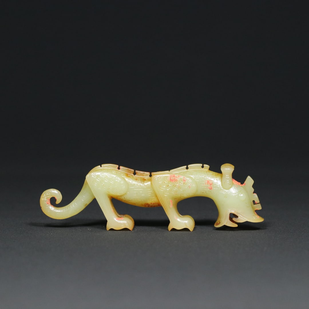 An Exquisite White Jade Dragon Ornament - 2