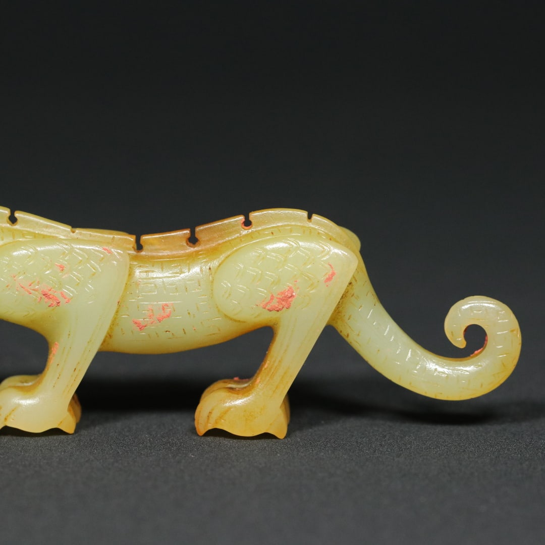 An Exquisite White Jade Dragon Ornament - 8