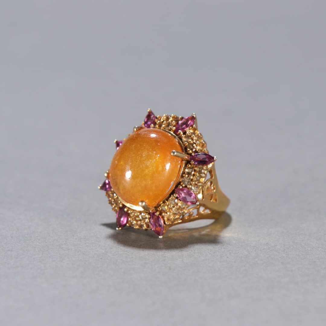 An Exquisite Gilt Silver Inlaid Gems Ring: An Exquisite Gilt Silver Inlaid Gems Ring Qing Dynasty, China Size:1.7cm Weight:9.5g (The Dimensions Of All Batches Are Manually Measured.If You Need More Detailed Information, Please Contact Our