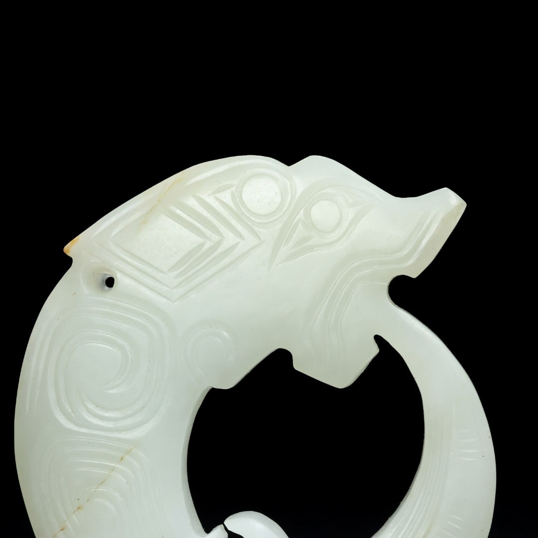 An Exquisite White Jade Dragon Ornament - 2