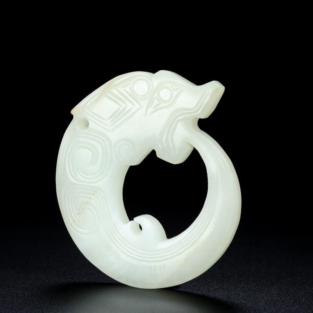 An Exquisite White Jade Dragon Ornament - 3