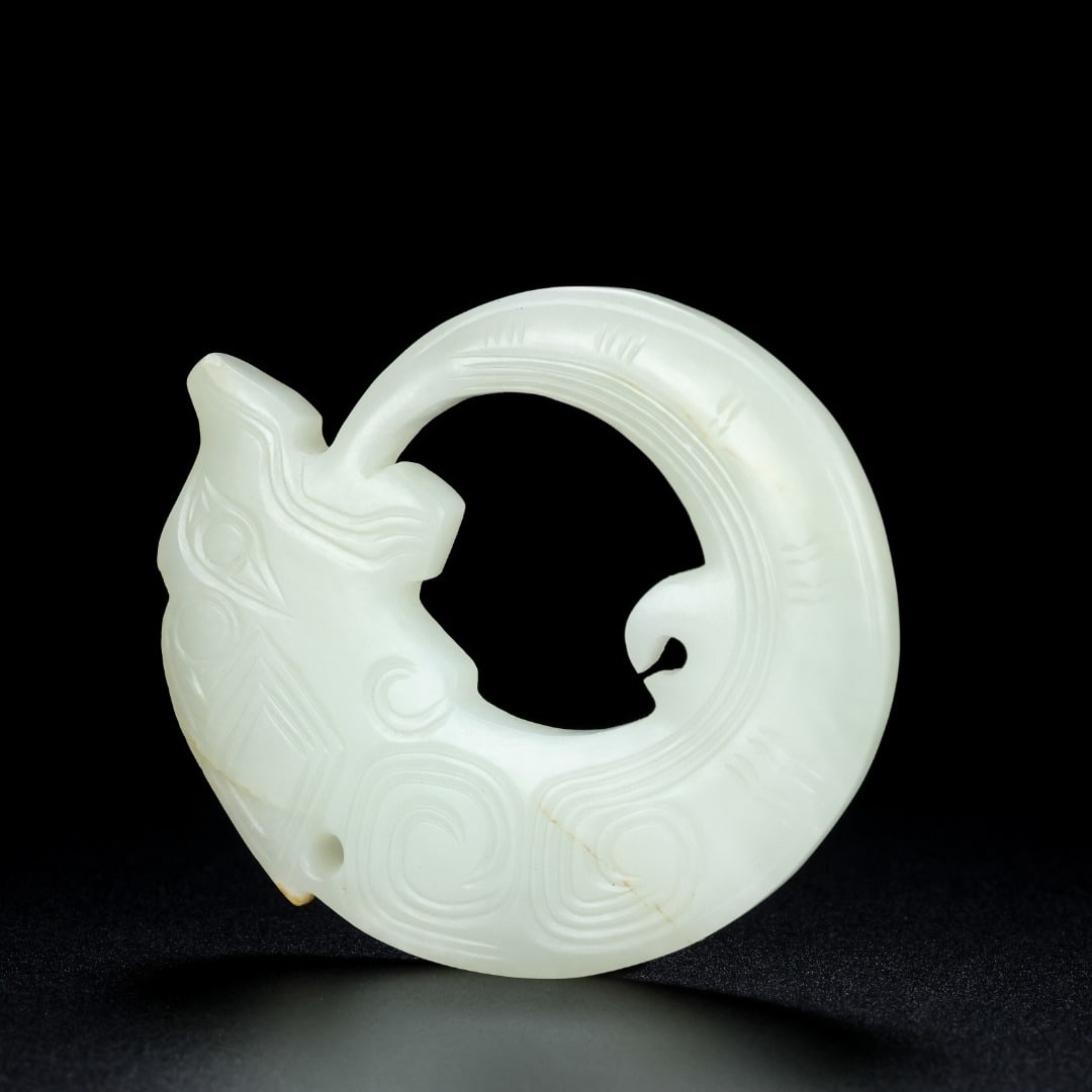 An Exquisite White Jade Dragon Ornament - 6