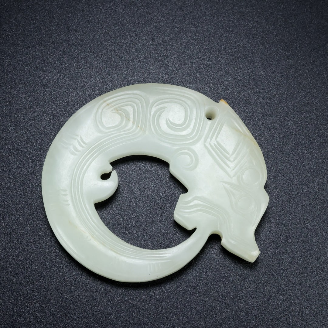 An Exquisite White Jade Dragon Ornament - 9
