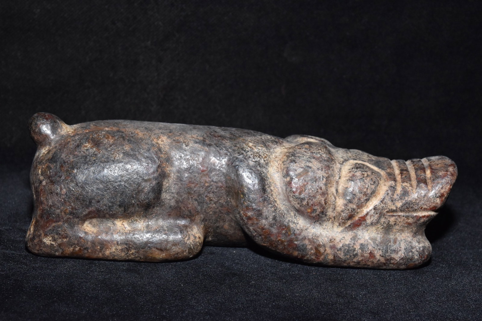 An Exquisite Hemo Jade Pig Ornament (1 of 7)