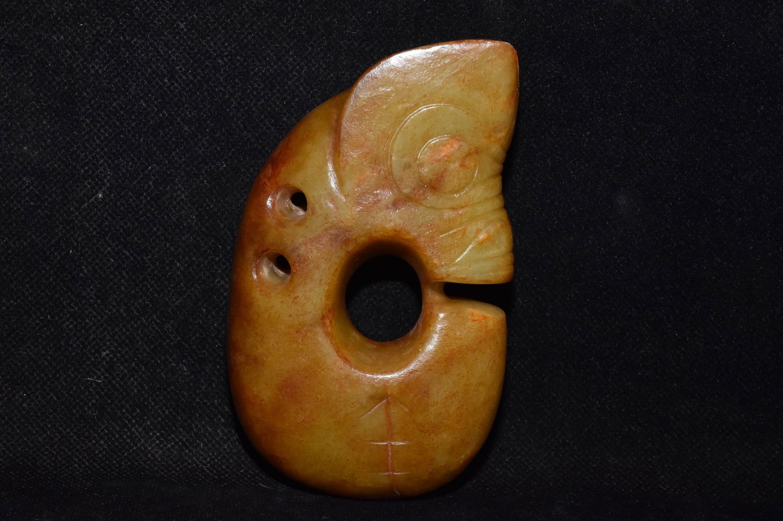 An Exquisite Hemo Jade 'Boar& Dragon' Ornament: An Exquisite Hemo Jade 'Boar& Dragon' Ornament Hongshan Culture Size:7cmx11cm Weight:340g (The Dimensions Of All Batches Are Manually Measured.If You Need More Detailed Information, Please Contact Our