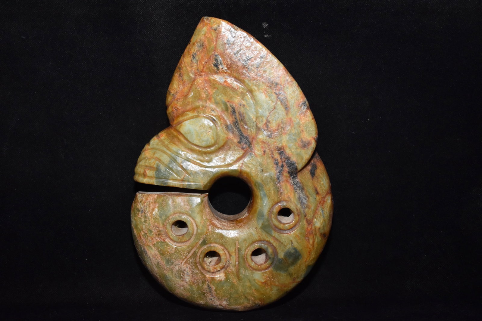 An Exquisite Hemo Jade 'Boar& Dragon' Ornament: An Exquisite Hemo Jade 'Boar& Dragon' Ornament Hongshan Culture Size:17cmx23.5cm Weight:2210g (The Dimensions Of All Batches Are Manually Measured.If You Need More Detailed Information, Please Contact