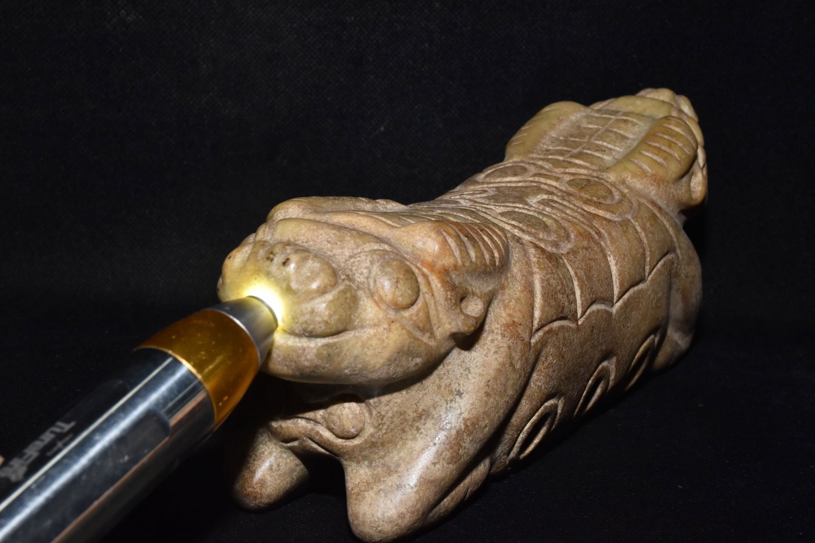 An Exquisite Hemo Jade Pillow - 7